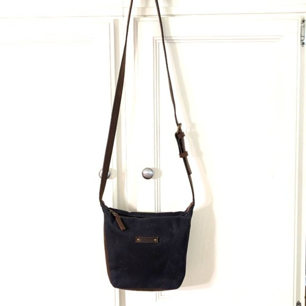Like New L.L.Bean Waxed Canvas Crossbody‎ 7"H x 7"W x 3"D - Picture 2 of 10